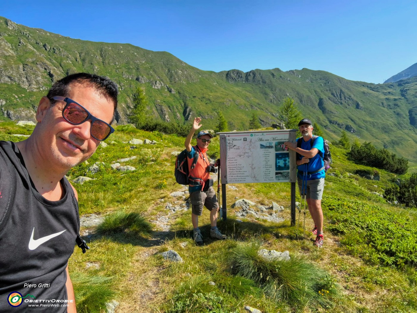 22 Bellissima l'Alta Via Mercatorum  dal Dosso degli Zappelli al Passo di Verrobbio (Sent. 110A) .jpg